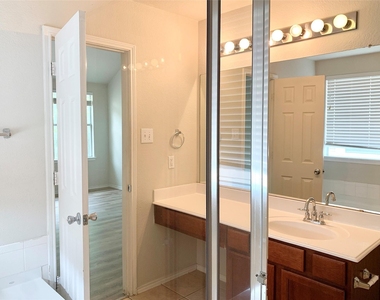 1136 Golden Eagle Court - Photo Thumbnail 15