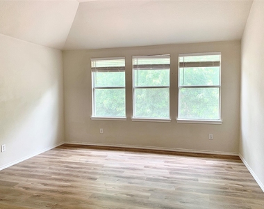 1136 Golden Eagle Court - Photo Thumbnail 13