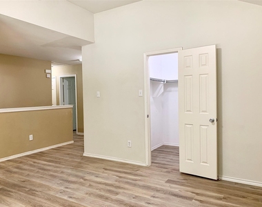 1136 Golden Eagle Court - Photo Thumbnail 11
