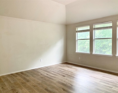 1136 Golden Eagle Court - Photo Thumbnail 14