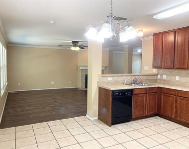 1136 Golden Eagle Court - Photo Thumbnail 8