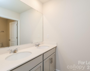 132 Scotsway Court - Photo Thumbnail 11