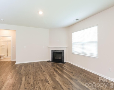 132 Scotsway Court - Photo Thumbnail 2
