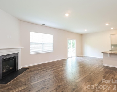 132 Scotsway Court - Photo Thumbnail 3