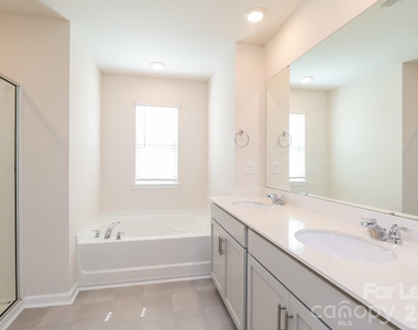 132 Scotsway Court - Photo Thumbnail 10