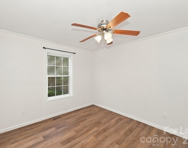 513 Weathers Creek Road - Photo Thumbnail 10