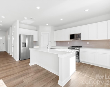 525 Mountain View Drive - Photo Thumbnail 3