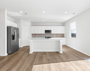 525 Mountain View Drive - Photo Thumbnail 2