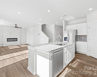 525 Mountain View Drive - Photo Thumbnail 4