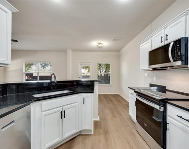 4541 Woodsboro Lane - Photo Thumbnail 12