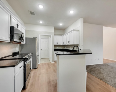 4541 Woodsboro Lane - Photo Thumbnail 13