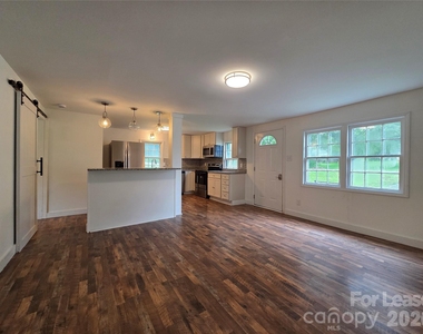2128 Hodgin Street - Photo Thumbnail 3