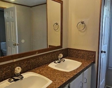 2935 Cedarvale Road - Photo Thumbnail 9