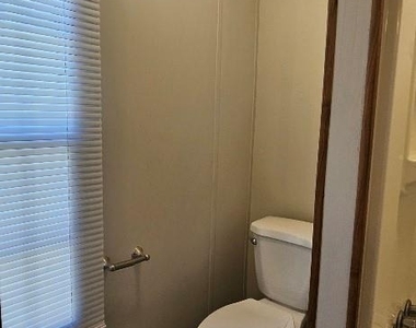 2935 Cedarvale Road - Photo Thumbnail 10