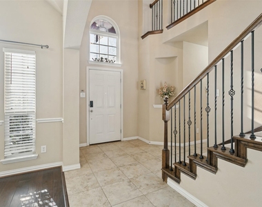 1429 Wellesley Drive - Photo Thumbnail 2