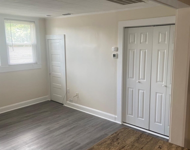 14 Douglas Avenue - Photo Thumbnail 8