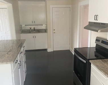 14 Douglas Avenue - Photo Thumbnail 5