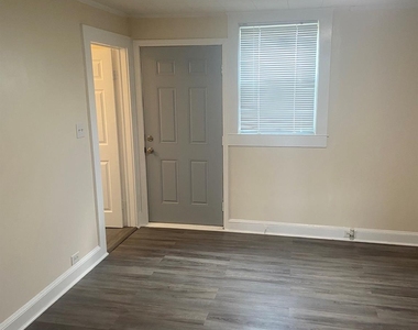 14 Douglas Avenue - Photo Thumbnail 2