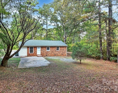 2310 Eastview Circle - Photo Thumbnail 26