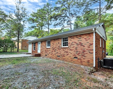 2310 Eastview Circle - Photo Thumbnail 24