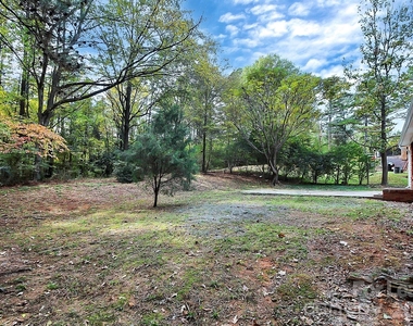2310 Eastview Circle - Photo Thumbnail 27