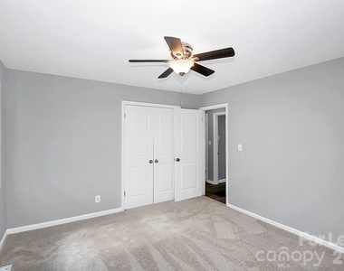 2310 Eastview Circle - Photo Thumbnail 15