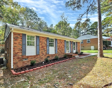 2310 Eastview Circle - Photo Thumbnail 2