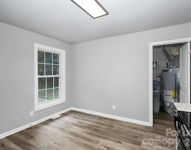 2310 Eastview Circle - Photo Thumbnail 12