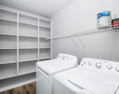 2310 Eastview Circle - Photo Thumbnail 13