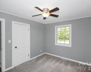 2310 Eastview Circle - Photo Thumbnail 19