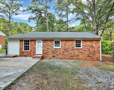 2310 Eastview Circle - Photo Thumbnail 23