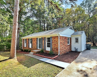 2310 Eastview Circle - Photo Thumbnail 1