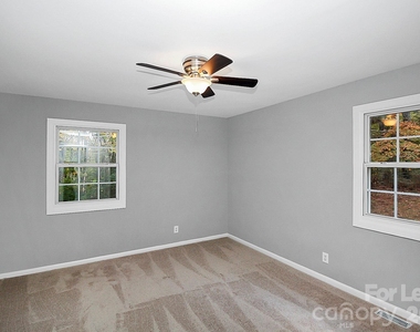 2310 Eastview Circle - Photo Thumbnail 14