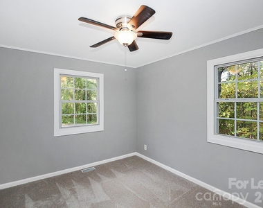2310 Eastview Circle - Photo Thumbnail 18