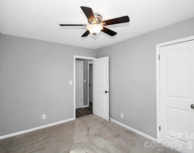 2310 Eastview Circle - Photo Thumbnail 17