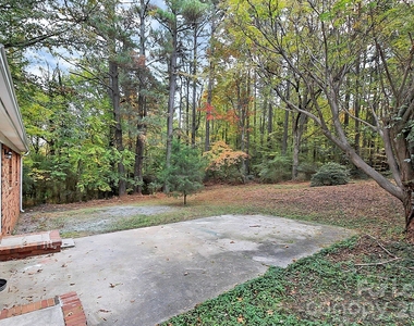 2310 Eastview Circle - Photo Thumbnail 22