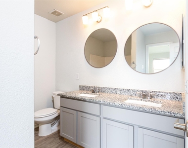 3928 Orcas Street - Photo Thumbnail 7