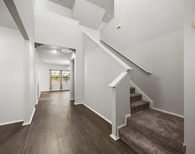 1100 Chesterfield Drive - Photo Thumbnail 5