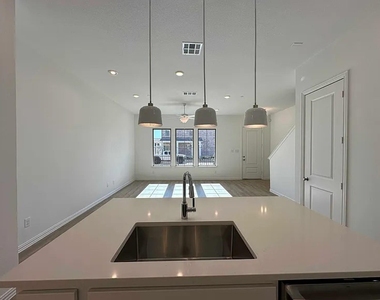 2422 Bulin Drive - Photo Thumbnail 4