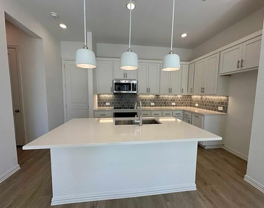 2422 Bulin Drive - Photo Thumbnail 3