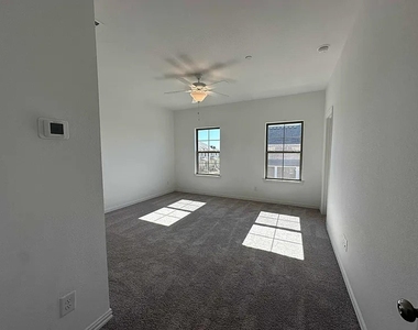 2422 Bulin Drive - Photo Thumbnail 9