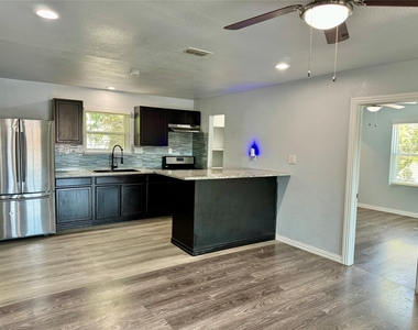 2618 Creekview Drive - Photo Thumbnail 10
