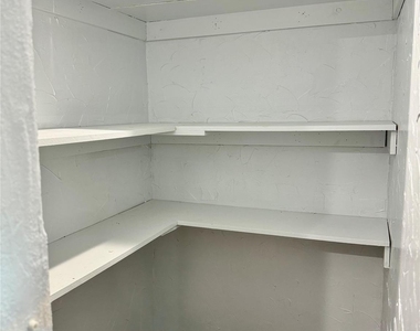 2618 Creekview Drive - Photo Thumbnail 13