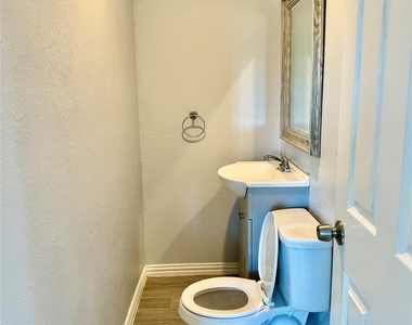 2618 Creekview Drive - Photo Thumbnail 5