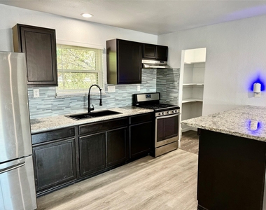 2618 Creekview Drive - Photo Thumbnail 11