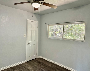 2618 Creekview Drive - Photo Thumbnail 23