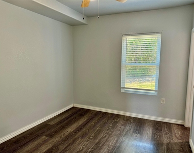 2618 Creekview Drive - Photo Thumbnail 18