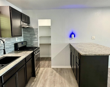 2618 Creekview Drive - Photo Thumbnail 12
