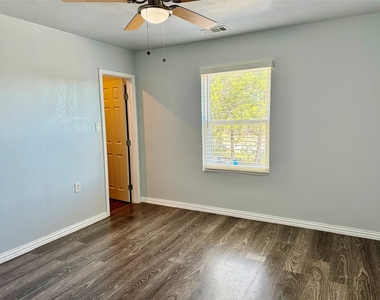 2618 Creekview Drive - Photo Thumbnail 14