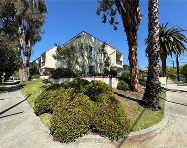 987 E Del Mar Boulevard - Photo Thumbnail 15
